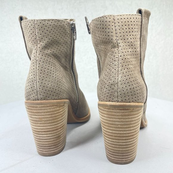 NWT DOLCE VITA Womens 10 Beige Perforated Ankle Boots Stacked Heels Side Zip Up - Picture 4 of 10